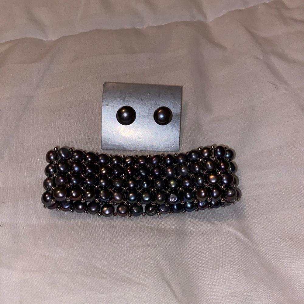 Fresh water pearls Bracelet and earrings